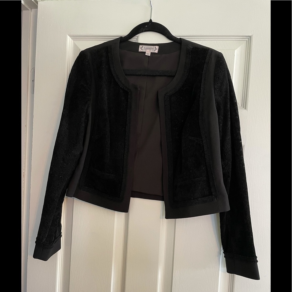 Beautiful, little black jacket!